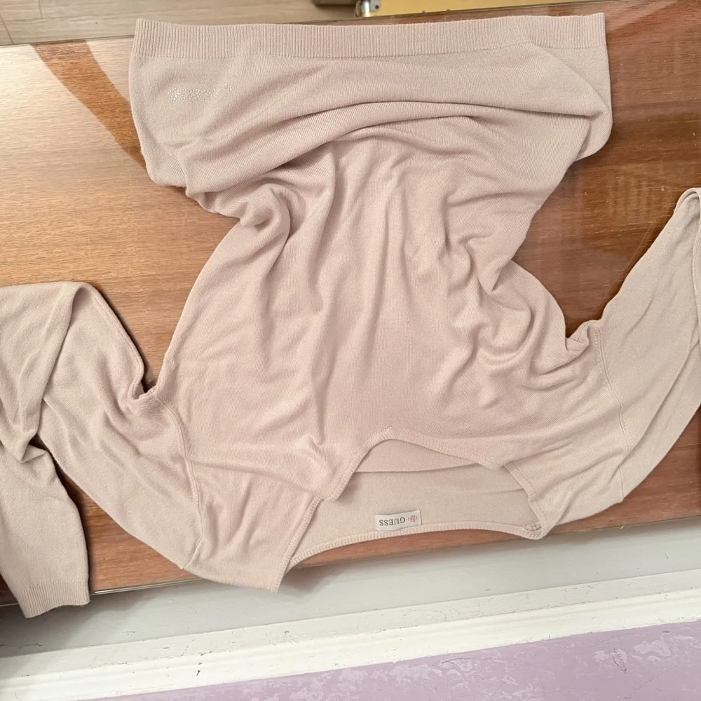 Guess Light Cream V-Neck Sweater